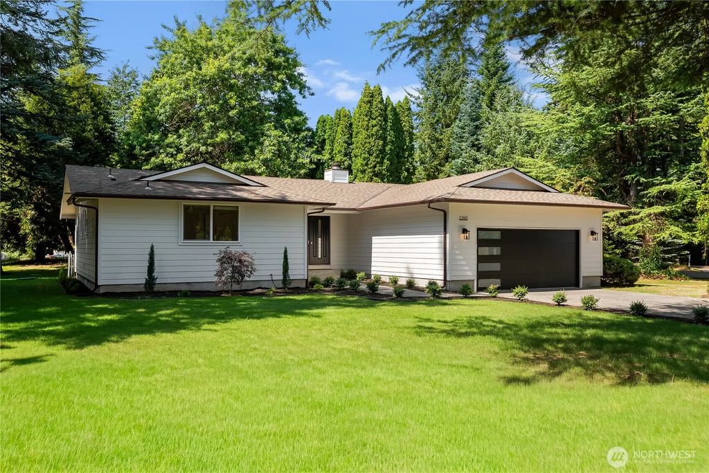 1260 Paradise Road, Ferndale