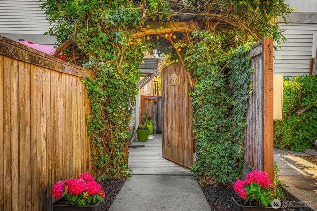 5615 Fauntleroy Way Sw, Seattle