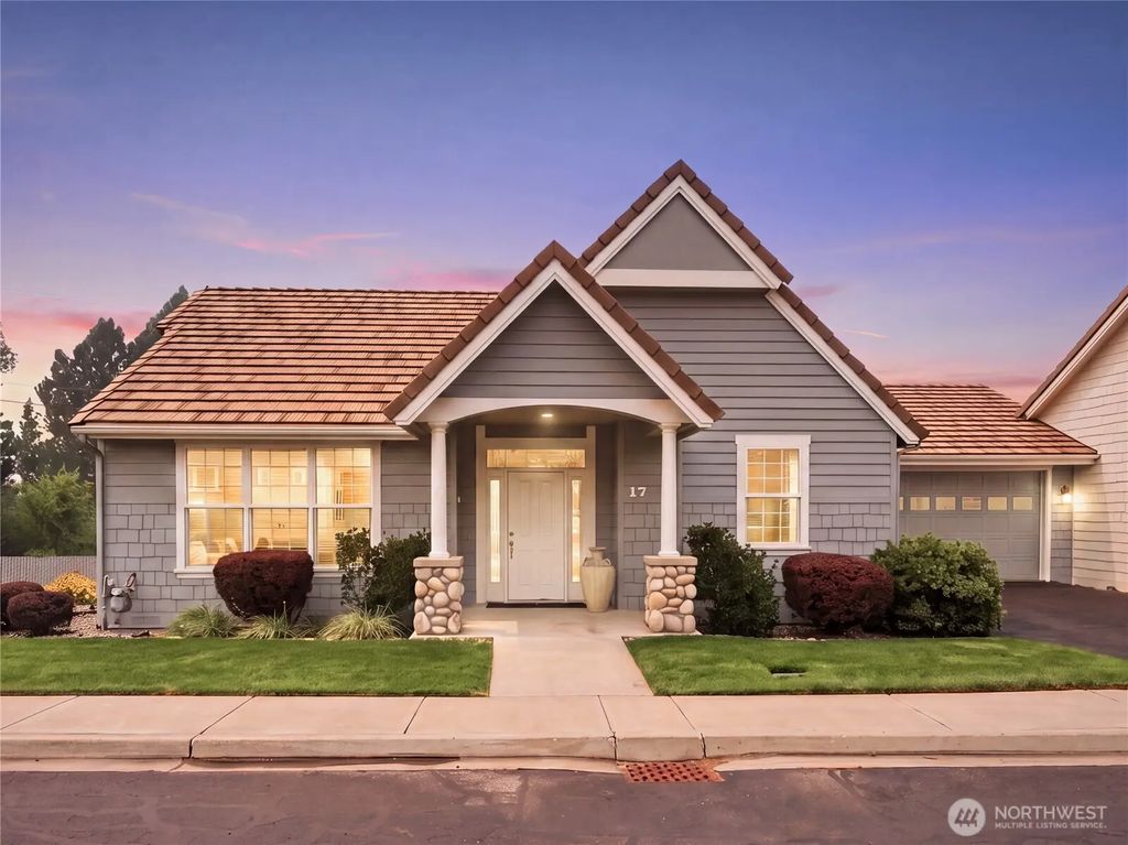 1494 Eastmont Avenue 17, East Wenatchee