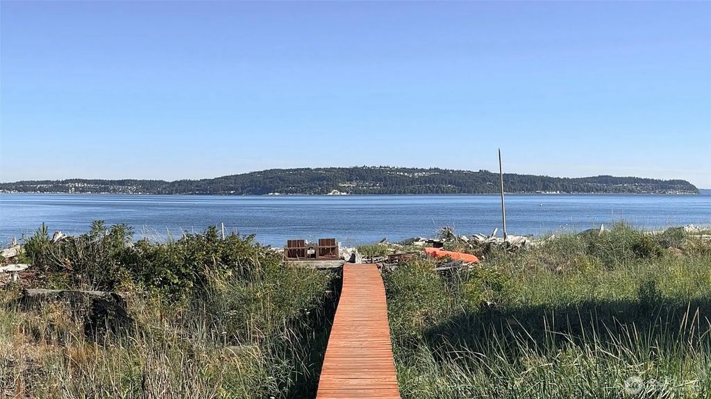 1818 Lola Beach Lane, Oak Harbor