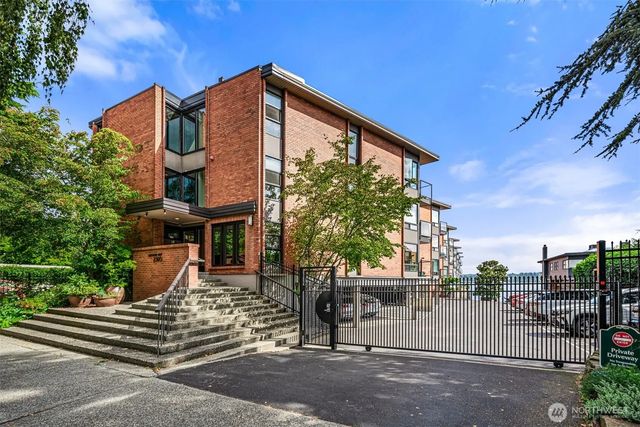 2360 43rd Avenue E 302, Seattle