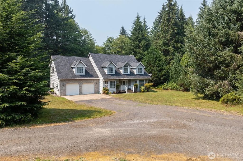558 Spruce Creek Road, Longview