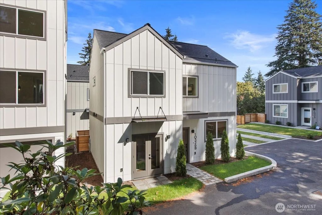 10326 B Ashworth Avenue N, Seattle