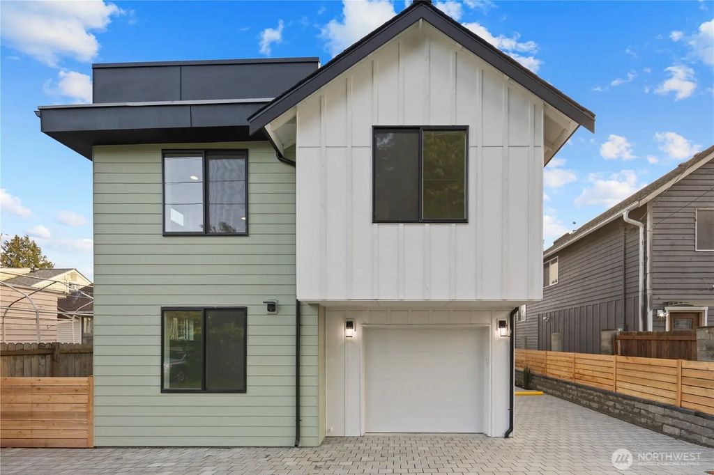 516 N 102nd Street, Seattle
