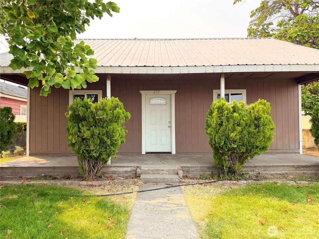 213 Bridge Street S, Brewster