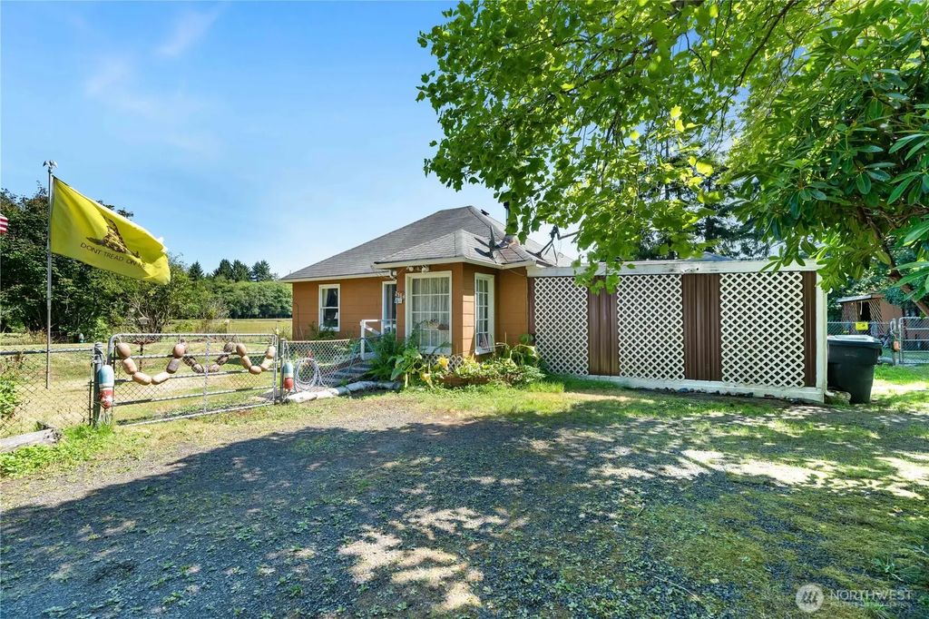 2584 State Route 105, Grayland