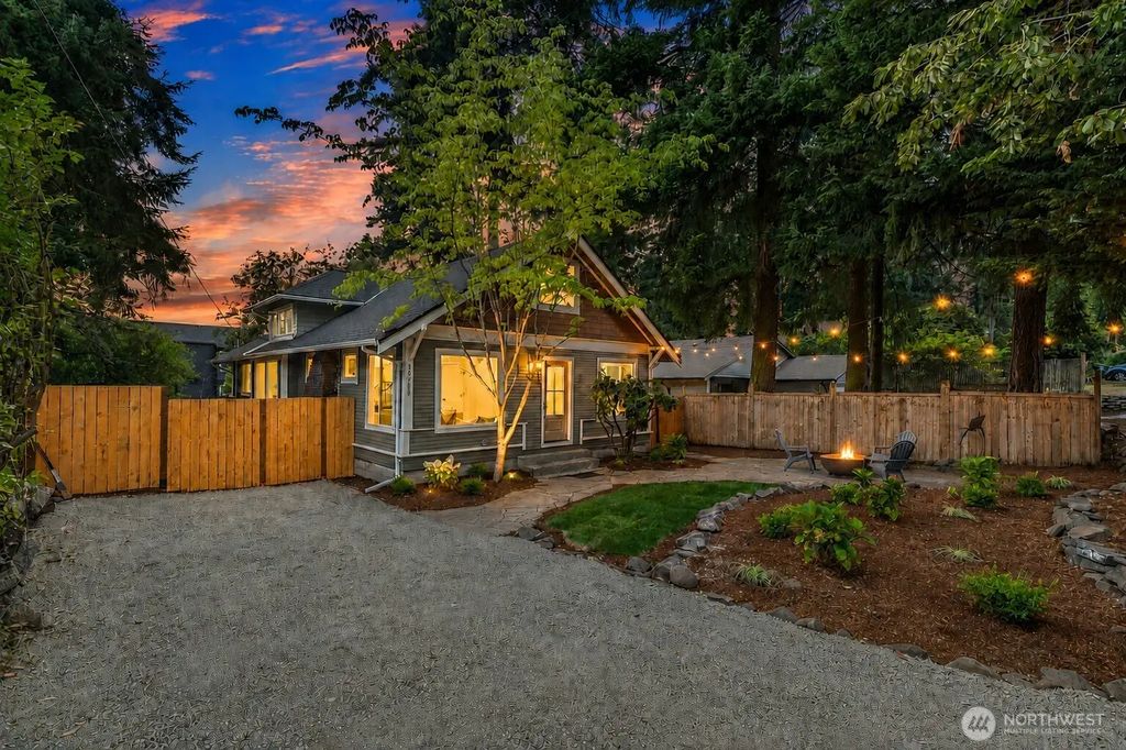 10733 Interlake Avenue N, Seattle