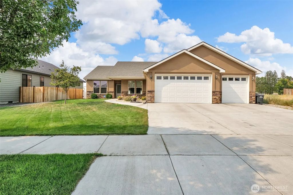 3440 W Blue Heron Lane, Moses Lake