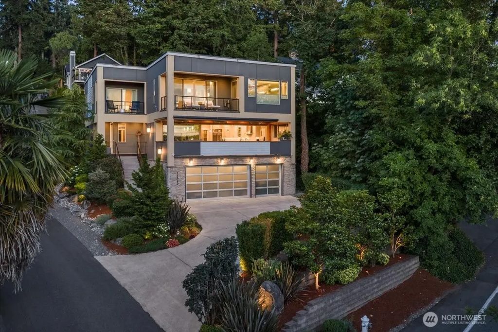 11822 Holmes Point Drive Ne, Kirkland
