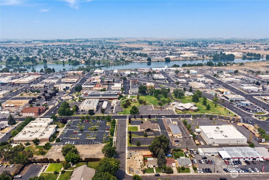 402 E Walnut Avenue, Moses Lake