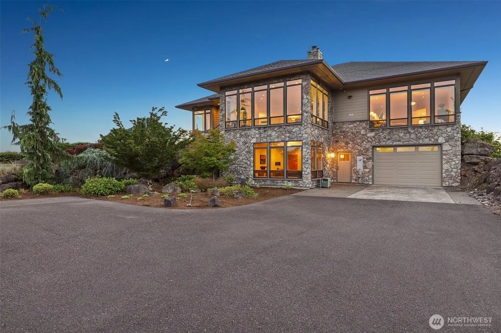 1384 Bayswater Road, Amboy