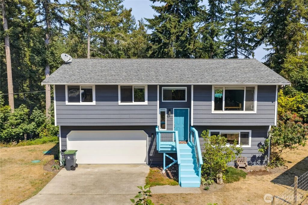 8103 Hawaii Lane, Clinton