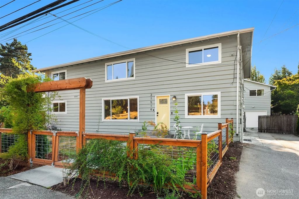 21516 52nd Avenue W, Mountlake Terrace