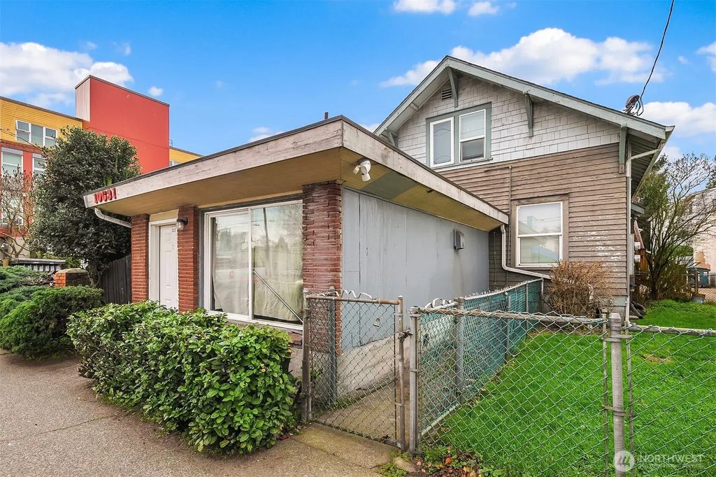 10531 Aurora Avenue N, Seattle