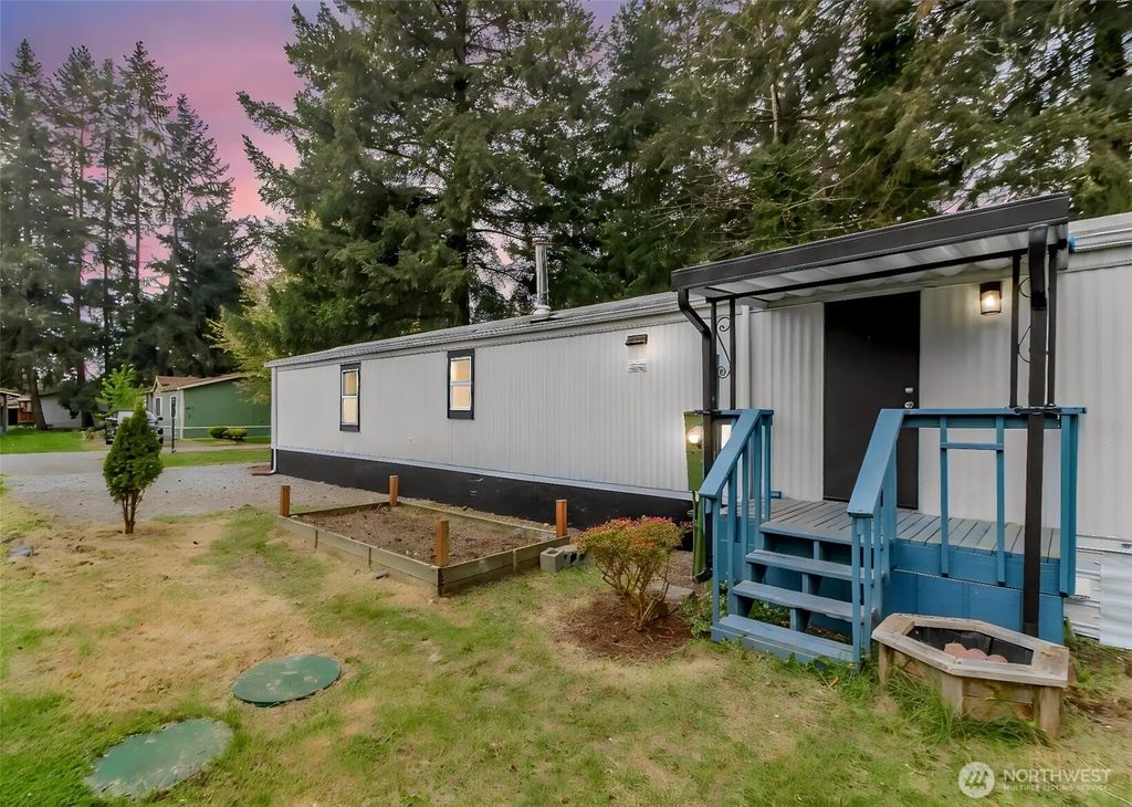 8915 226th Street E 19, Graham