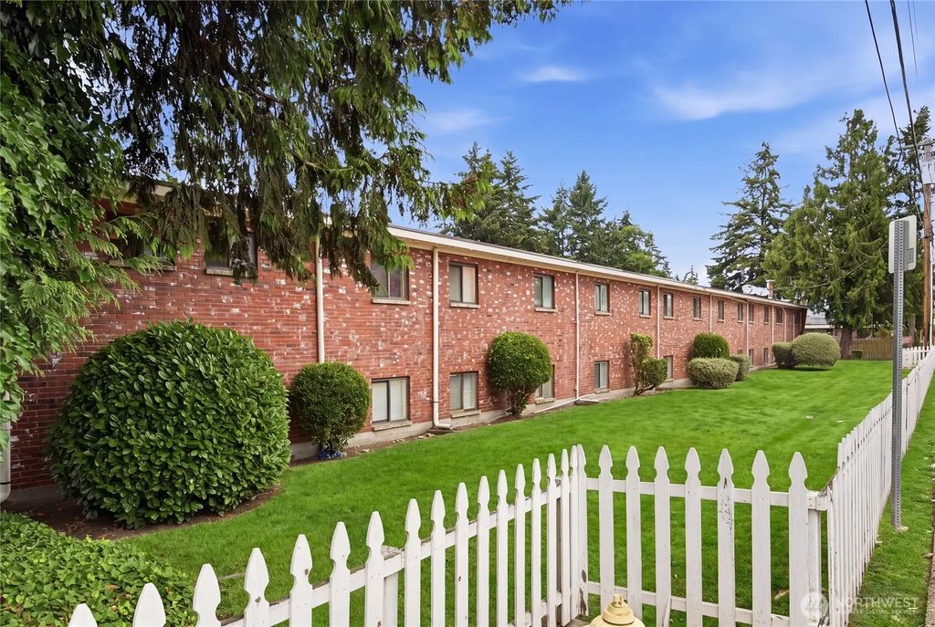 30853 14th Avenue S, Federal Way