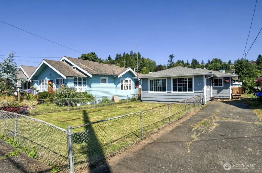 327 Eklund Avenue, Hoquiam