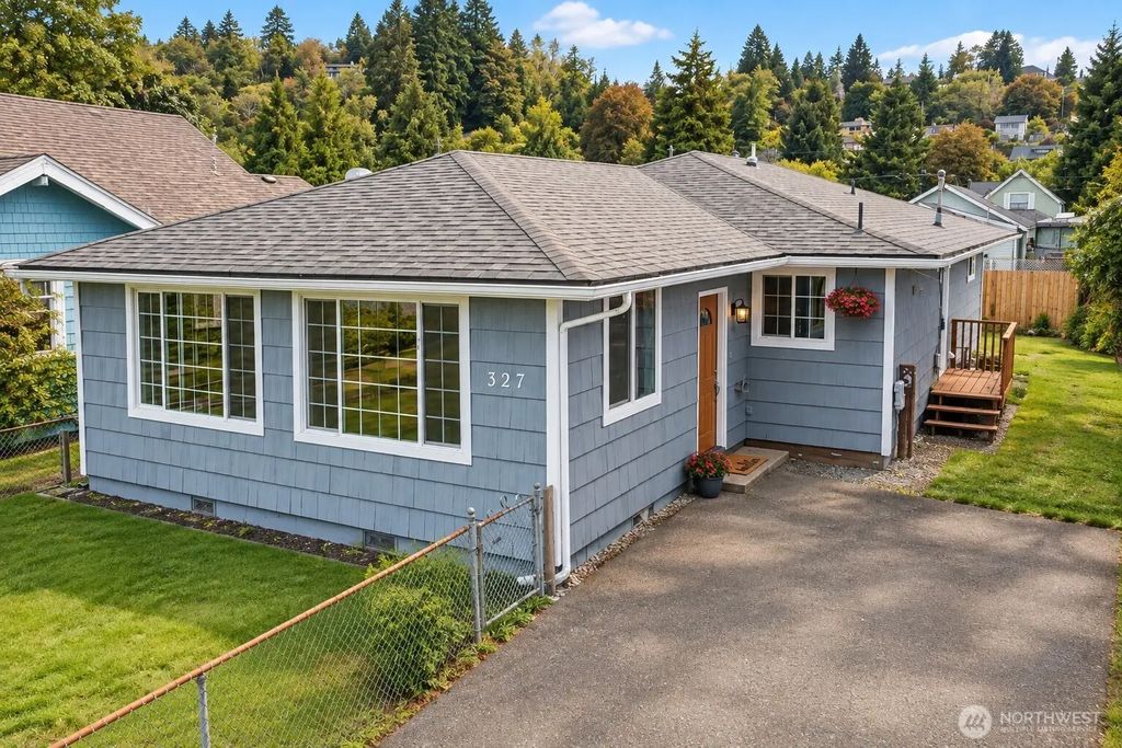 327 Eklund Avenue, Hoquiam