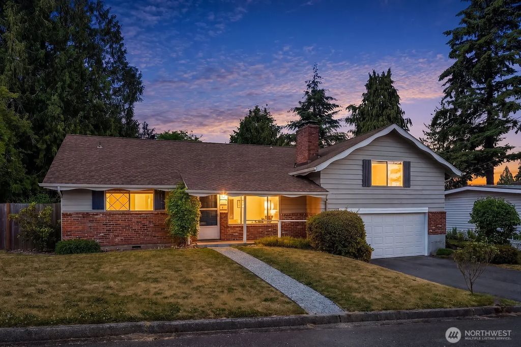 4504 S 163rd Place, Tukwila