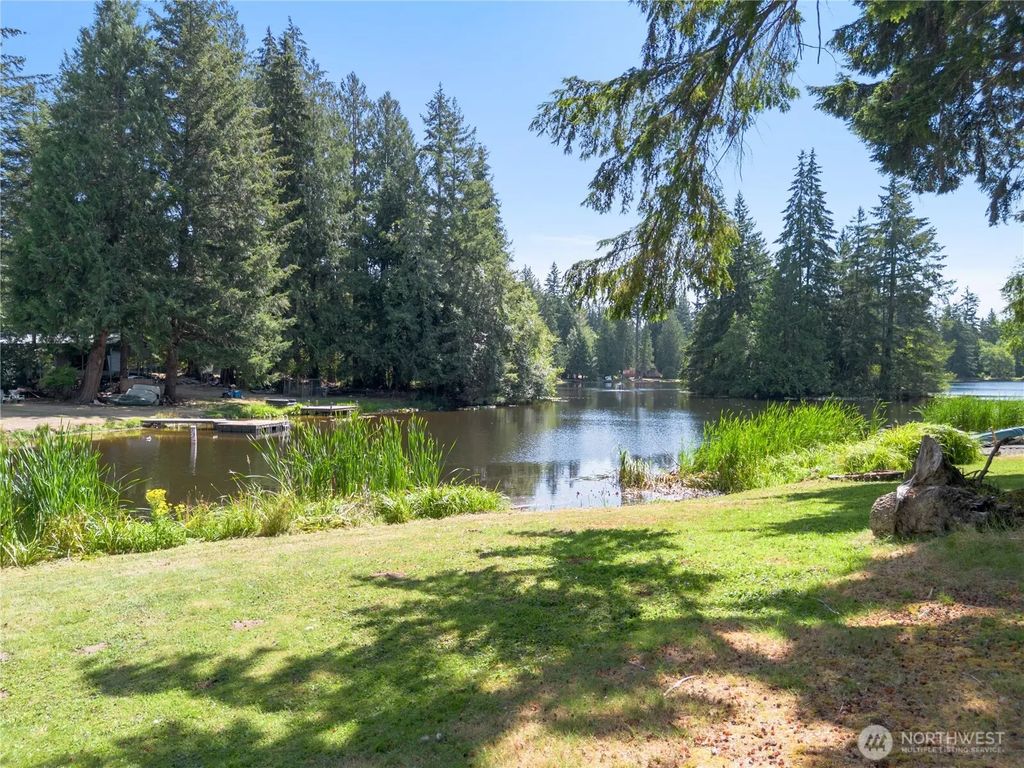 550 E Lakeshore Drive W, Shelton