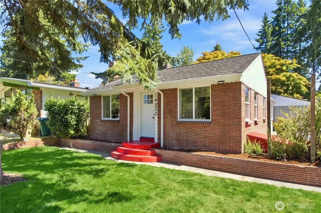 14022 Roslyn Place N, Seattle
