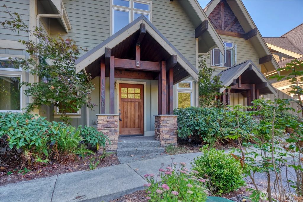1307 Pelican Pl B, Point Roberts