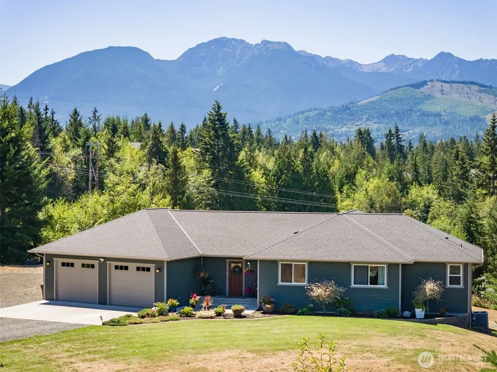 135 Saydee Lane, Port Angeles