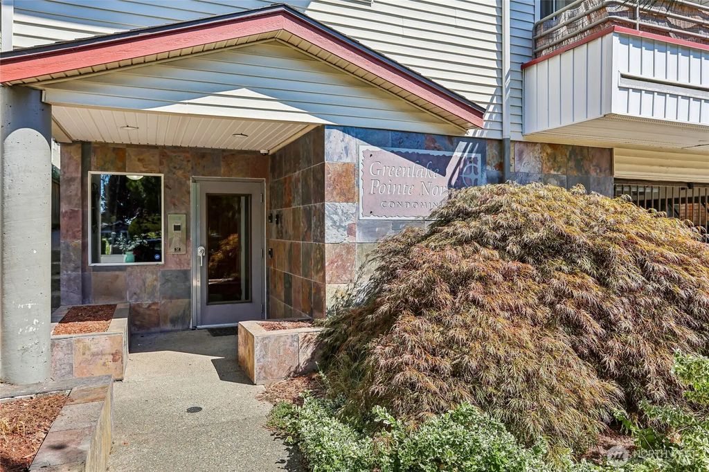 1124 N 92nd Street 104, Seattle