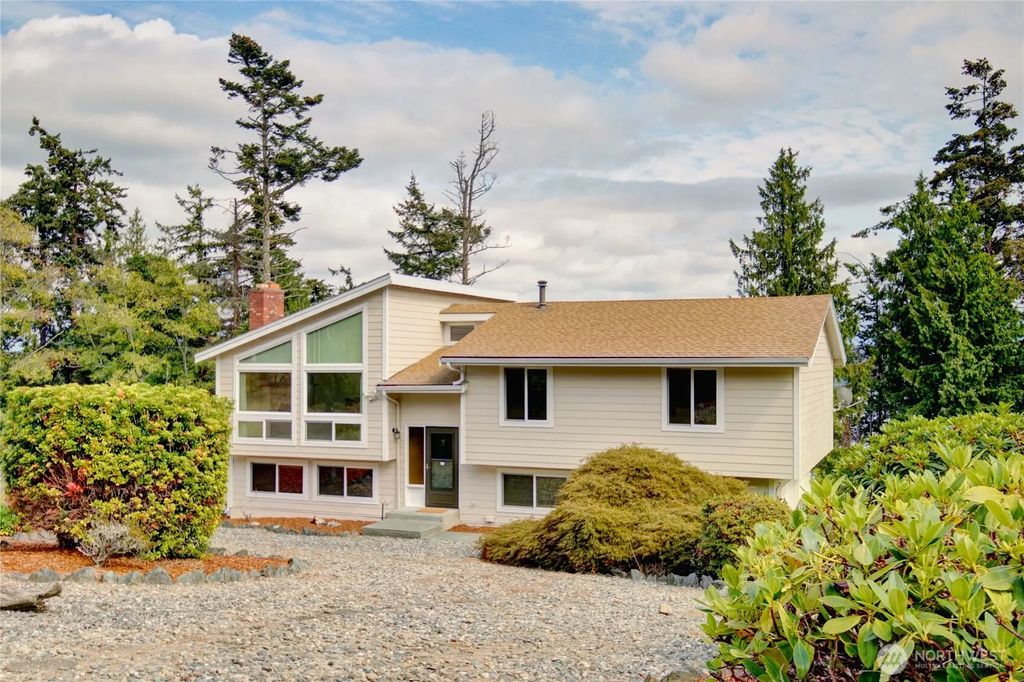 7565 Crescent Lane, Anacortes