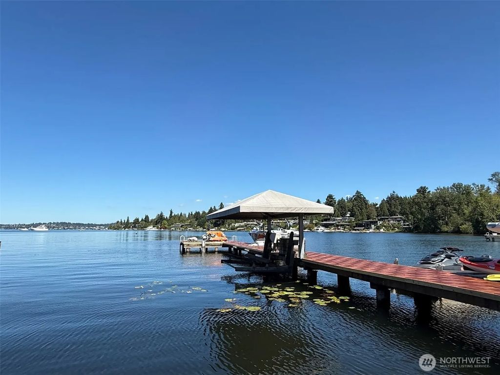 3216 Hunts Point Road, Hunts Point