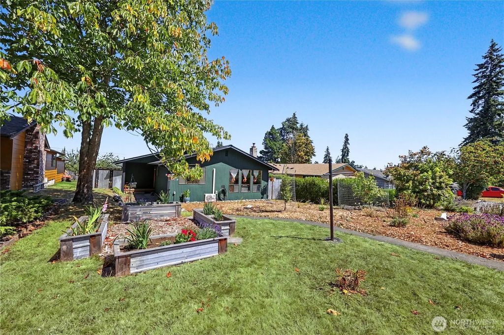 823 W 15th Street, Port Angeles