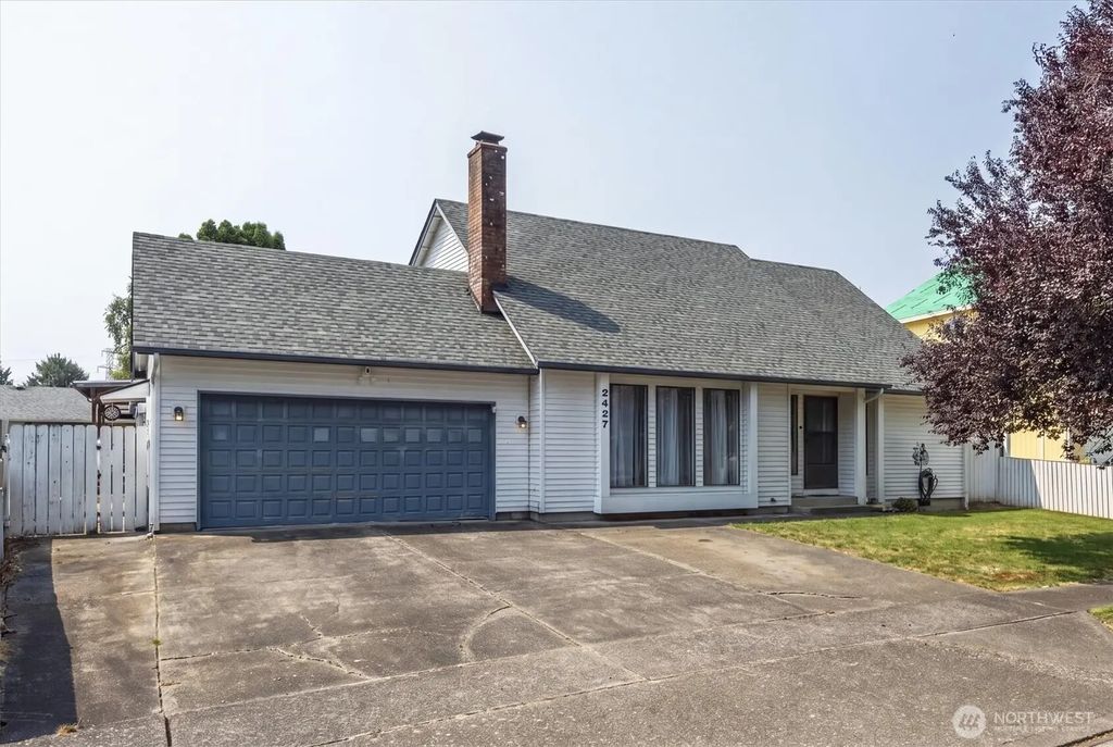 2427 Hickory Avenue, Longview