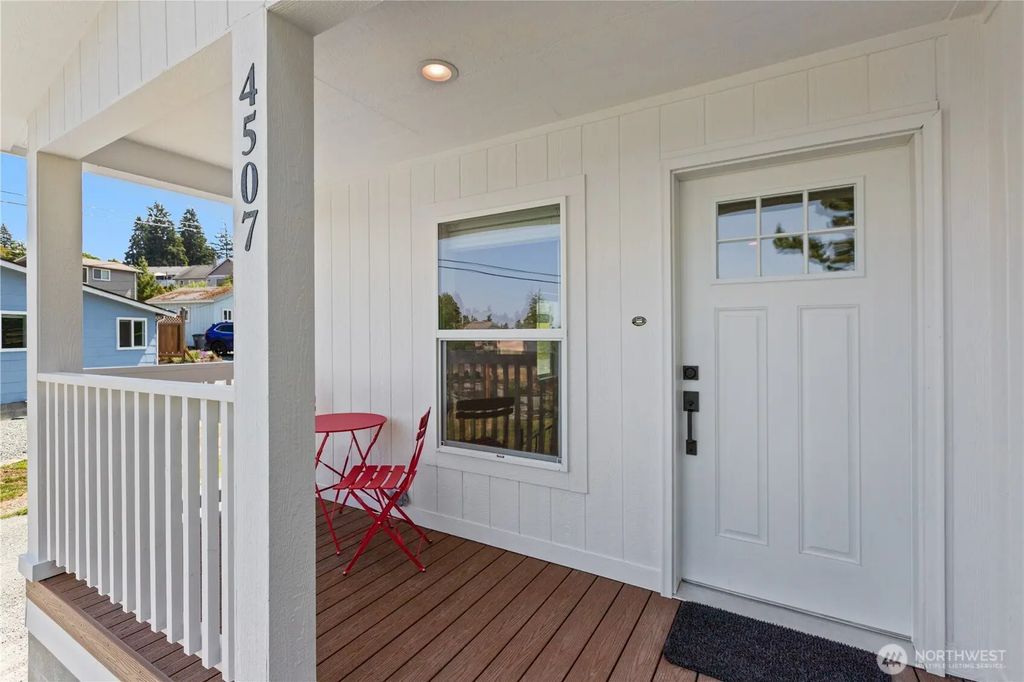 4507 Oaks Avenue, Anacortes