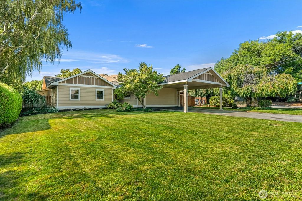 1225 Castlerock Avenue, Wenatchee