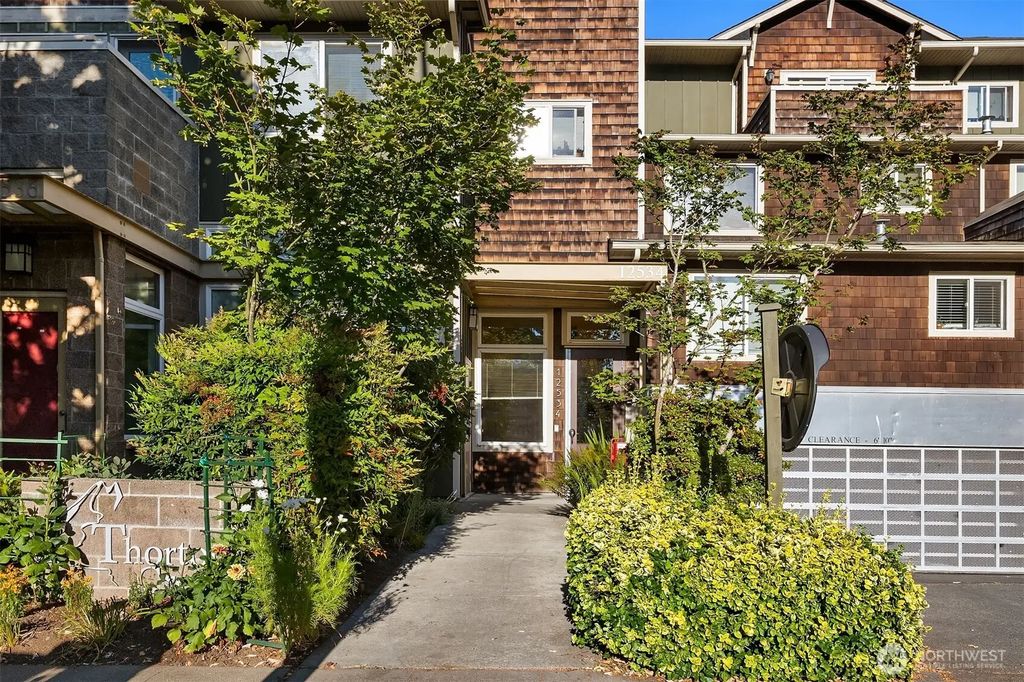 12534 15th Avenue Ne 22, Seattle