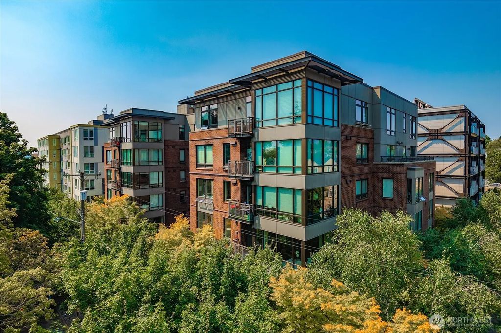 4547 8th Avenue Ne 504, Seattle