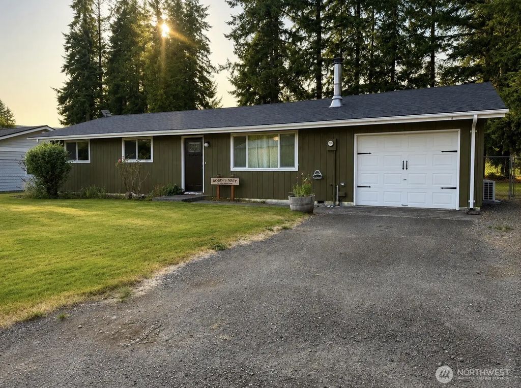 930 Robin Hood Loop, Forks