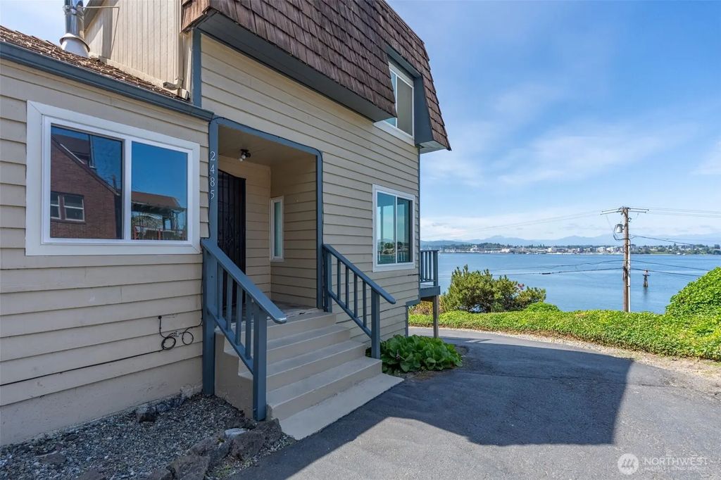 2485 Beach Drive E, Port Orchard