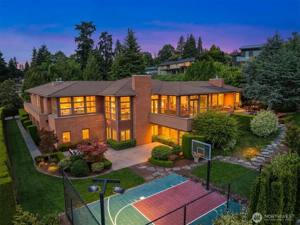 8635 Ne 19th Place, Clyde Hill