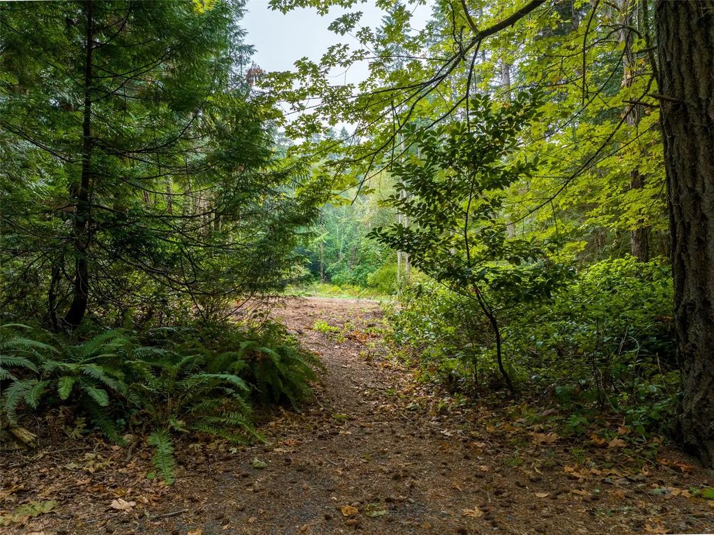 9998 Ne Lofgren Road, Bainbridge Island