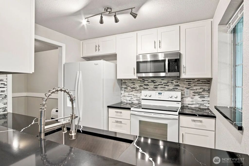 15433 Country Club Drive E103, Mill Creek