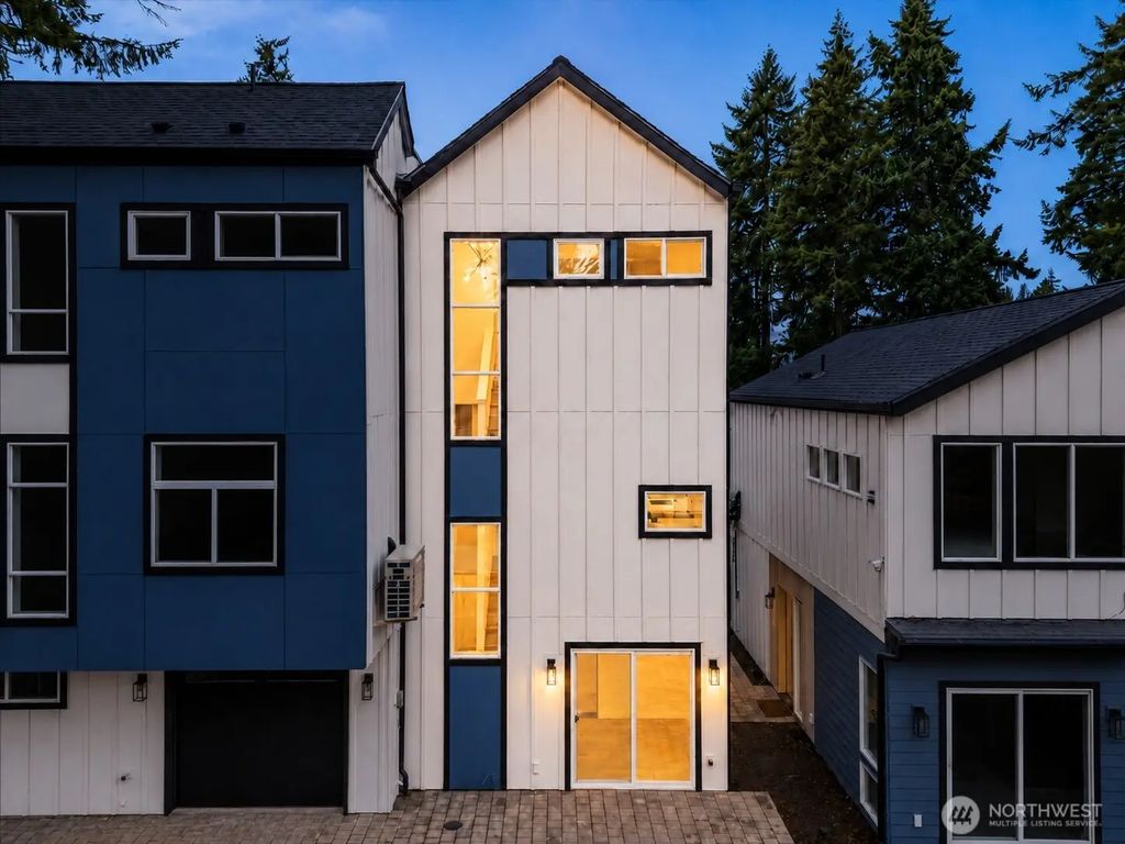 14308 B Roslyn Place N, Seattle