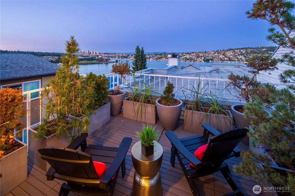 2419 8th Avenue N 403, Seattle