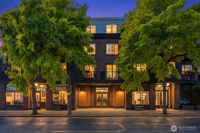 1909 10th Avenue W 206, Seattle