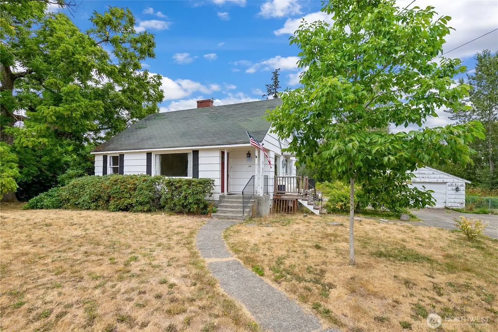 215 99th Street E, Tacoma