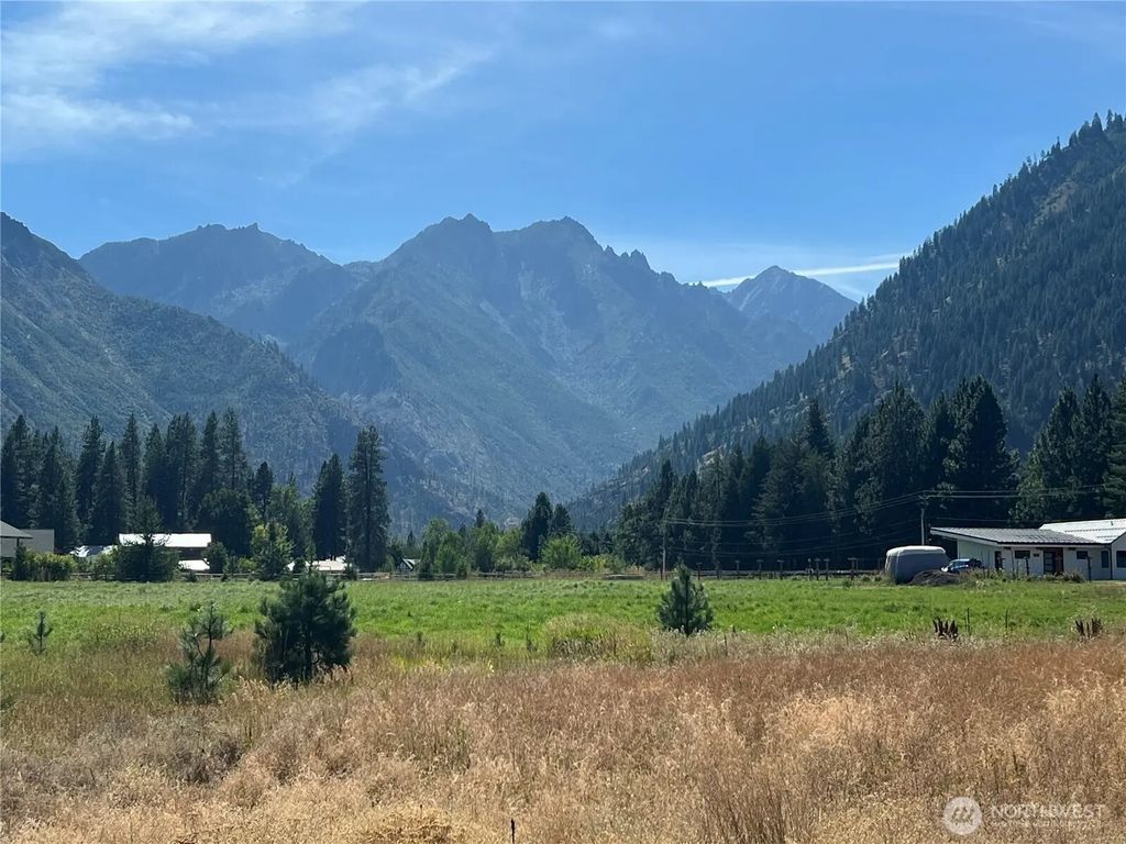 8237 E Leavenworth Road, Leavenworth