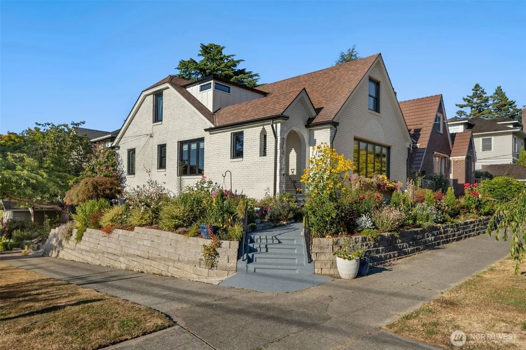 3302 E Pine Street, Seattle