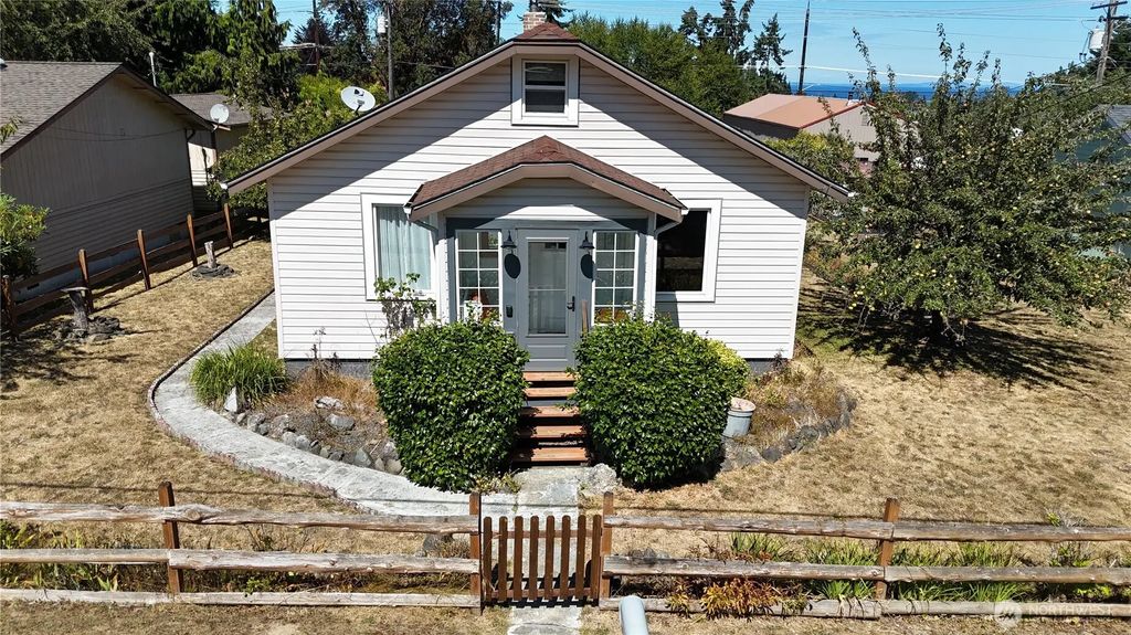 215 W Motor Avenue, Port Angeles