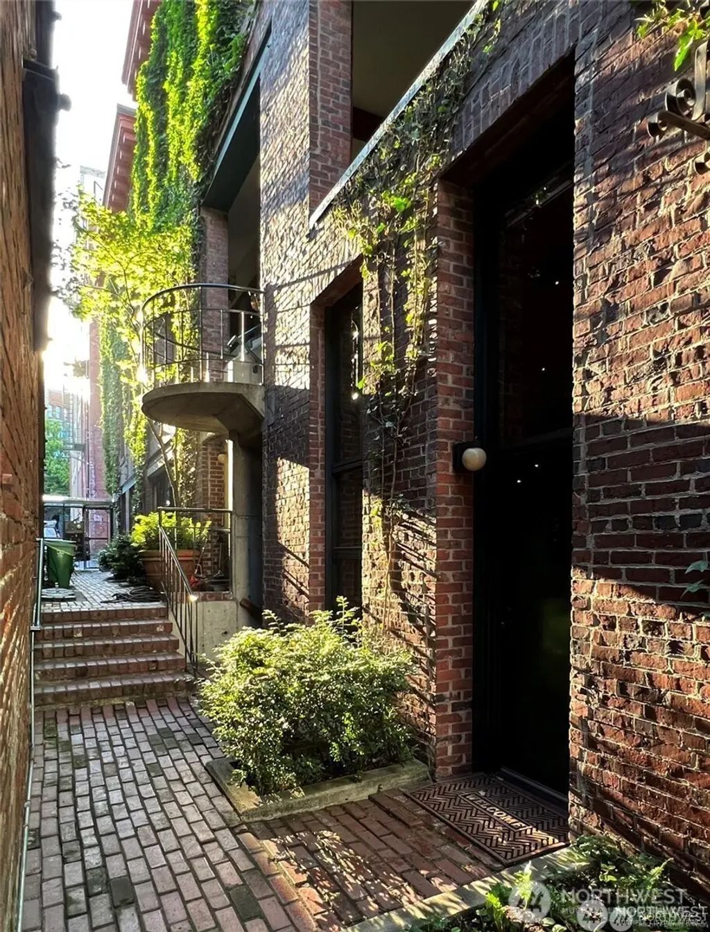 611 Post Avenue 7, Seattle