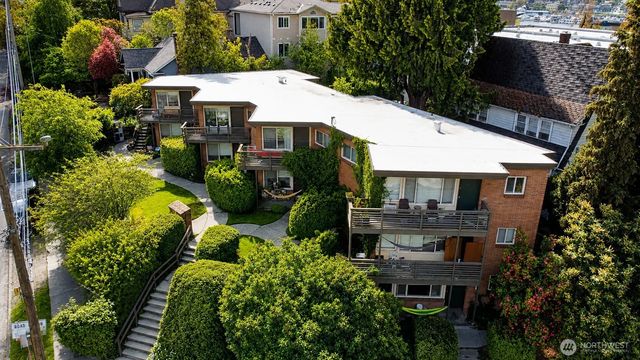 3261 Fuhrman Avenue E, Seattle